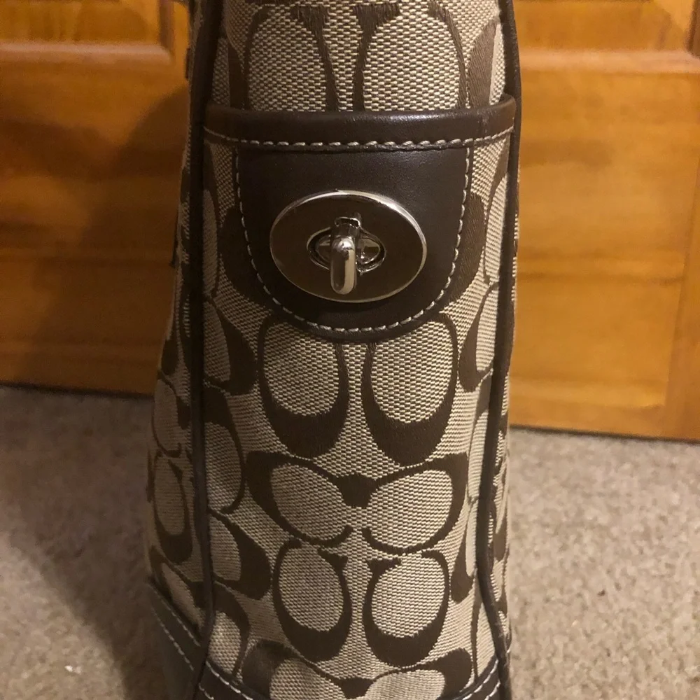 Coach signature shoulder bag - Picture 3 of 10